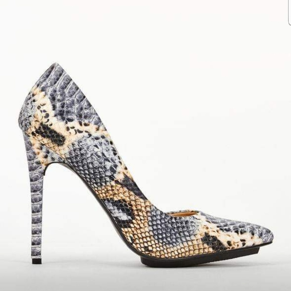 Just Fab pumps